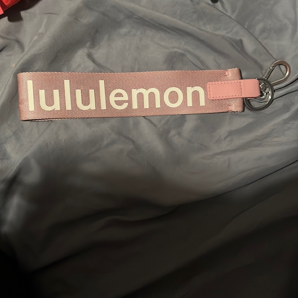 PINK PASTEL/WHITE OPAL lululemon never lost keychain sold out